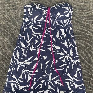 Cute Tommy Bahama Size M Blue and white tropical print sun dress or cover up